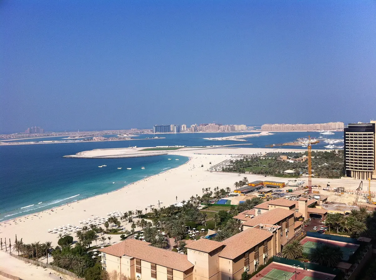 A high view along a long stretch of beach